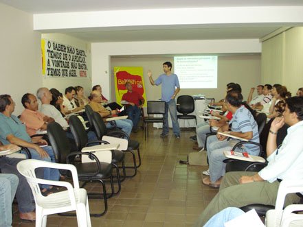 Curso: Bancários debatem papel dos sindicatos como alternativa à crise  