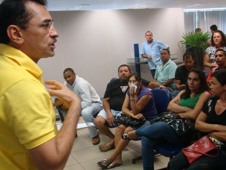 Diretor Juvêncio Hemetério explica no BB da Prudente que menos funcionários é igual a filas enormes