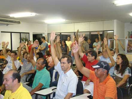 Bancários da CAIXA rejeitam proposta e GREVE continua POR TEMPO INDETERMINADO