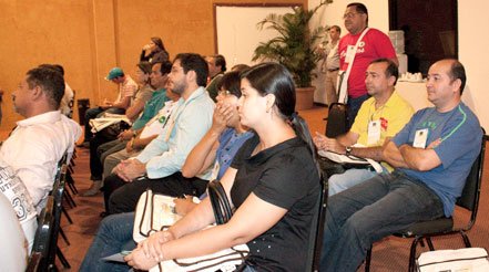 Servidores da área ambiental em greve recebem ministra com protestos