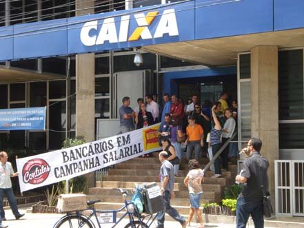 CAIXA completa 150 anos e bancários não têm o que comemorar