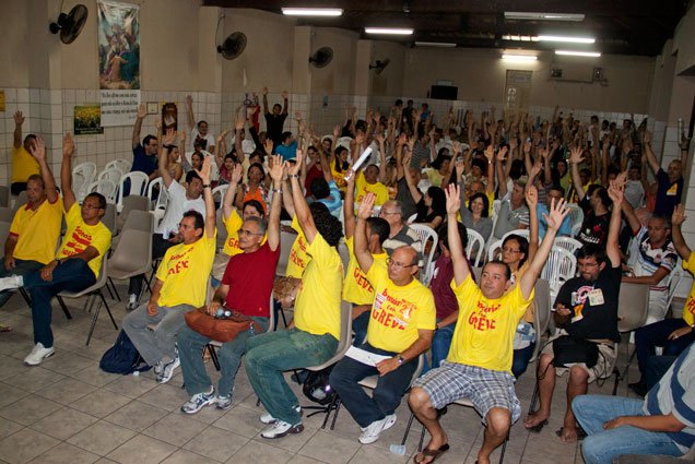 Bancários do RN decidem pelo fim da greve nos bancos privados. Mas a greve continua nos bancos públicos: BB, Caixa e BNB.
