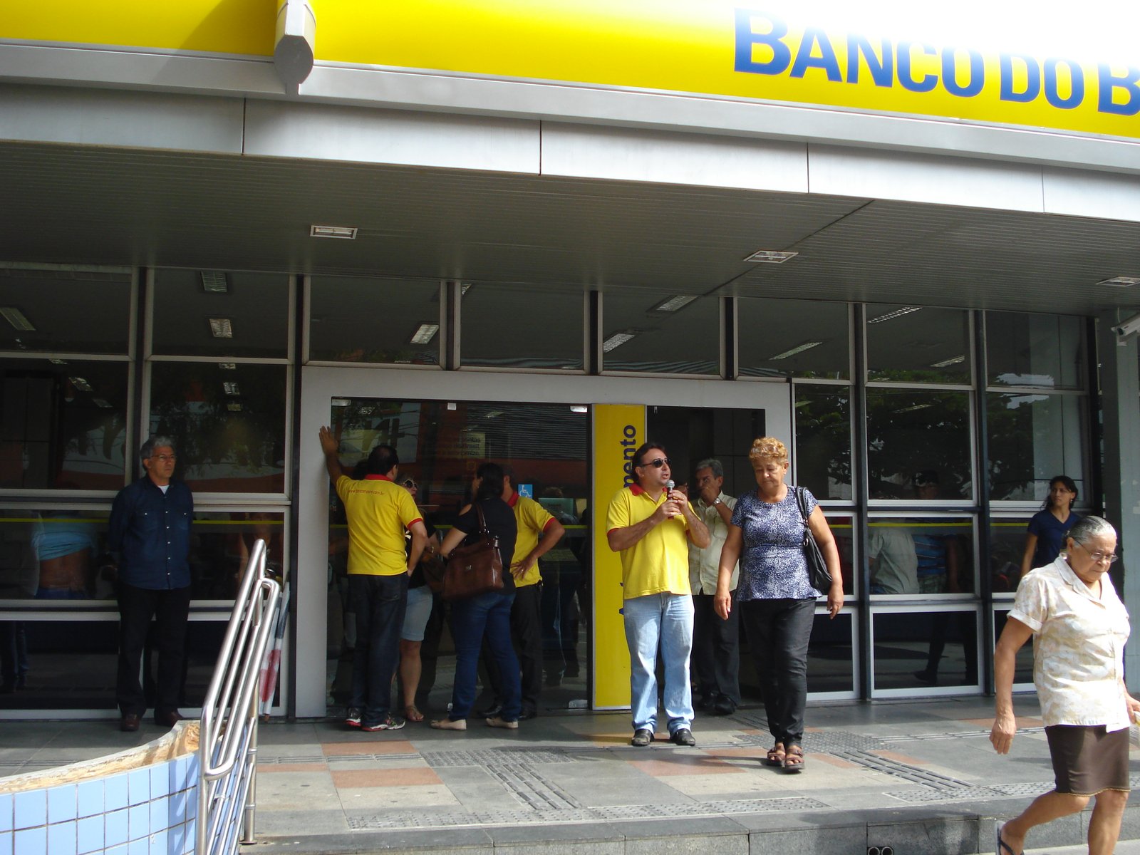 Sindicato realiza Ato Público contra plano de cargos do BB