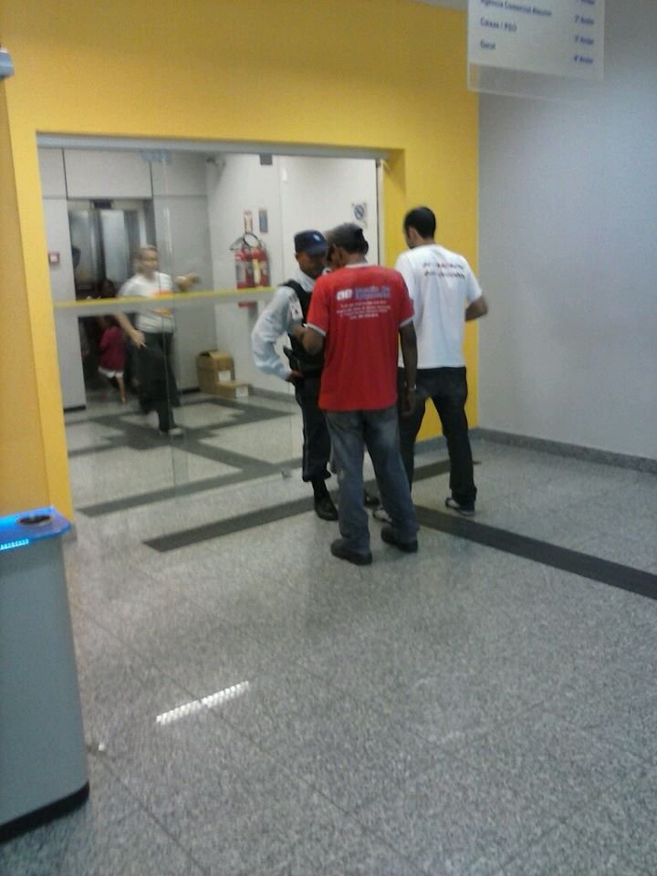 Porta do BB do Alecrim não funciona