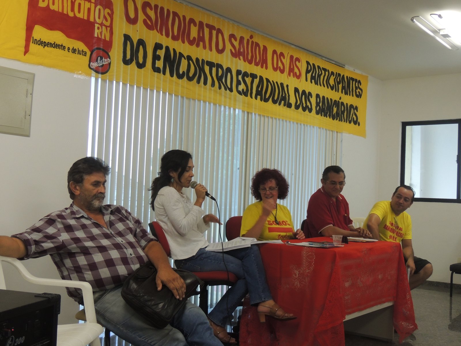 ENCONTRO ESTADUAL REÚNE BANCÁRIOS PARA DISCUTIR CAMPANHA SALARIAL